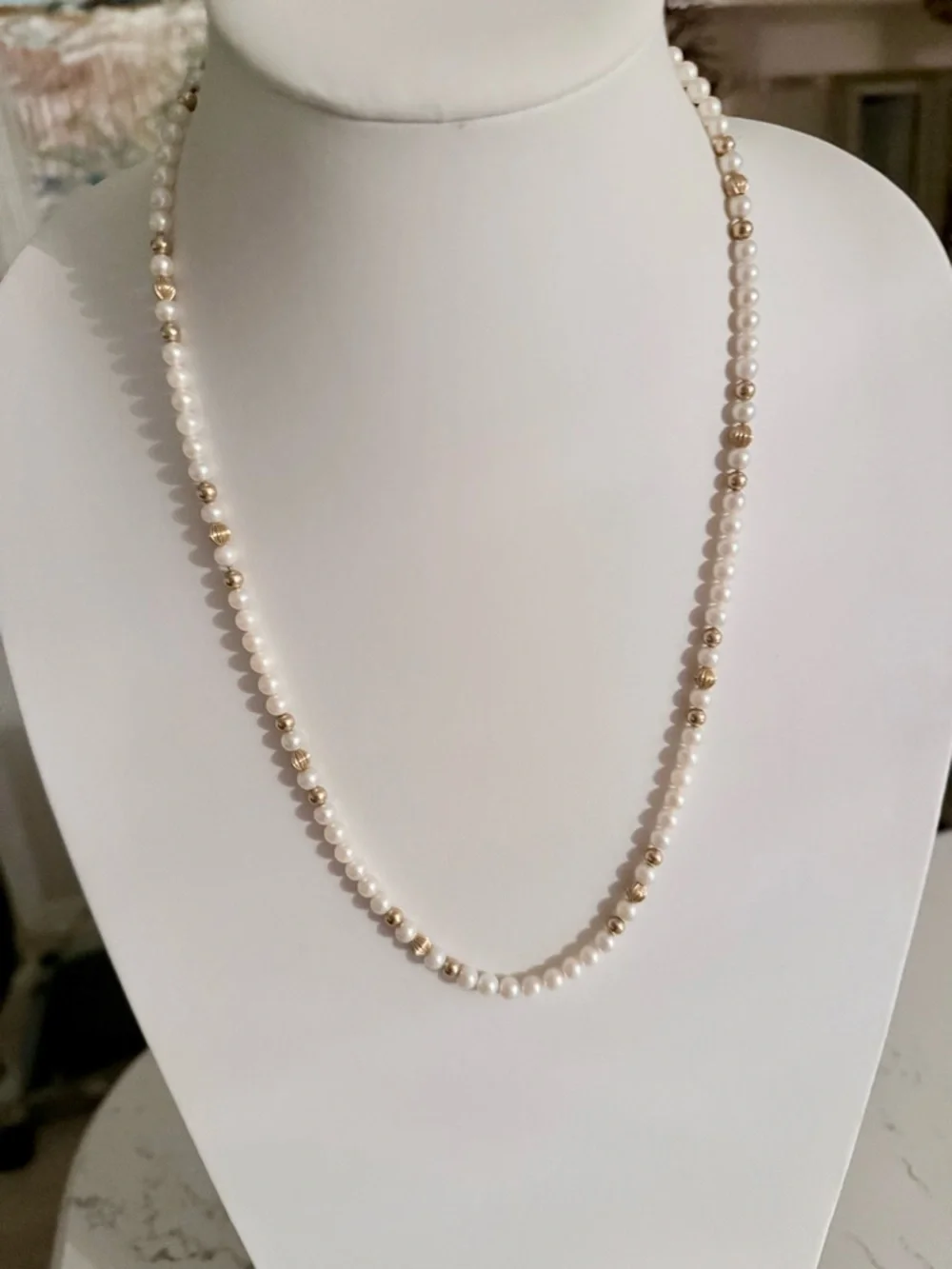 Classic Pearl necklace w/ Gold Beads - Picture 5 of 16